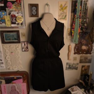 Sleeveless V-Neck Collared Romper Women's XS/Small Solid Black